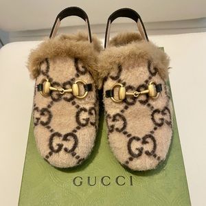 Gucci slippers_ Like new